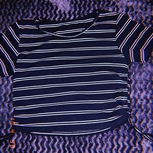 Side drawstring cropped shirt.